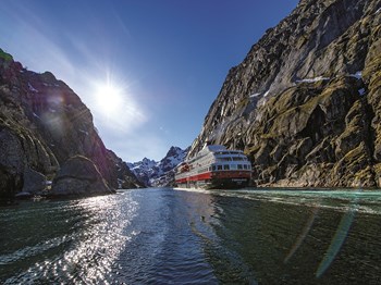 europe norvege express cotier dans le trollfjord